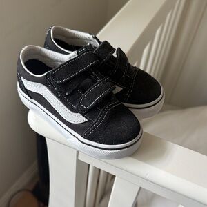 NWOB Vans Kids Black and White Velcro Sneakers